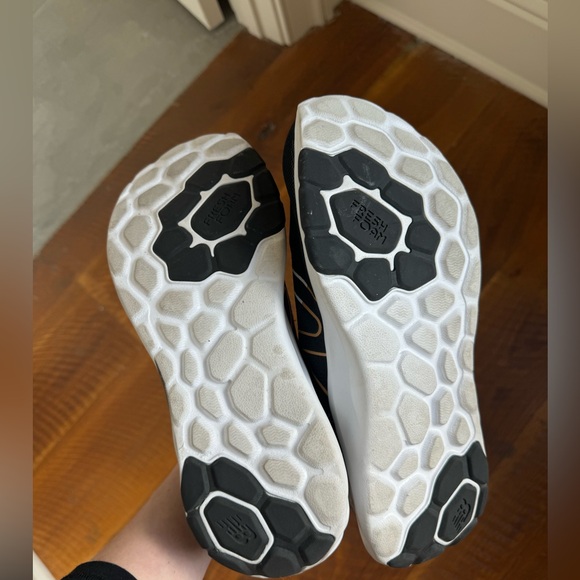 New Balance Roav sneaker, size 9.5. Black, white, and leopard/animal print - Picture 3 of 8